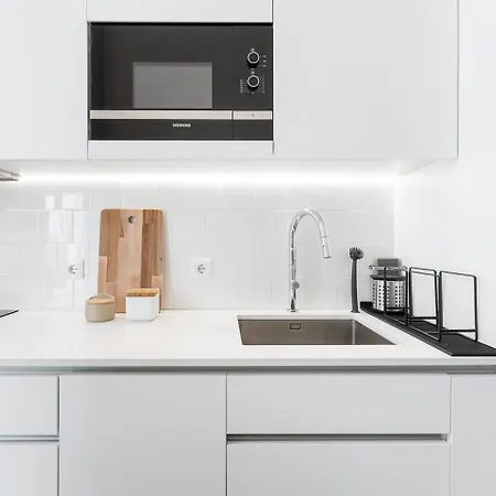 아파트 Guestready - Colorful Near Agosto Station 포르투