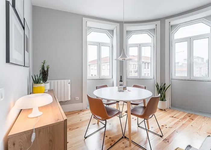 Guestready - Colorful Near Agosto Station