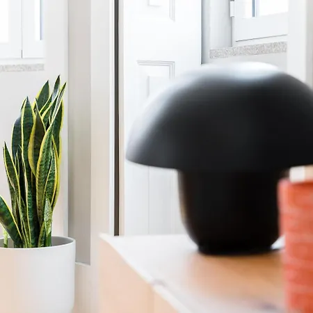 Guestready - Colorful Near Agosto Station * Porto