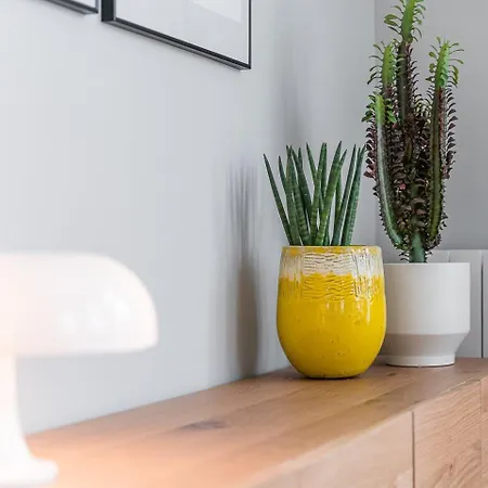 Guestready - Colorful Near Agosto Station Daire