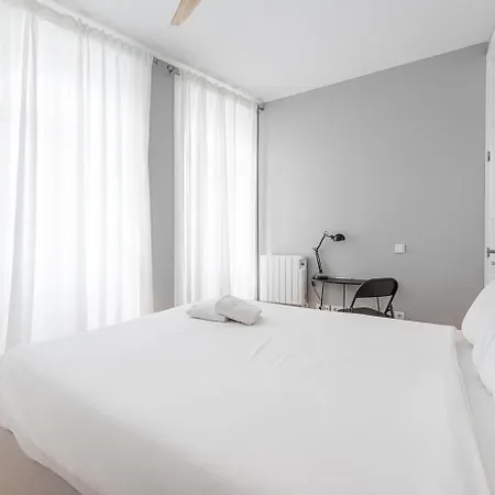 Guestready - Colorful Near Agosto Station Daire