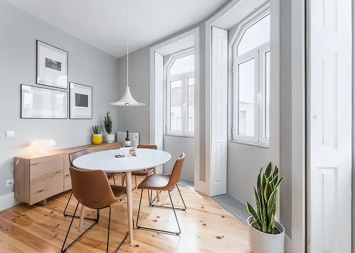 Guestready - Colorful Near Agosto Station Porto