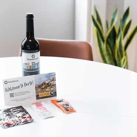 Guestready - Colorful Near Agosto Station 아파트 포르투