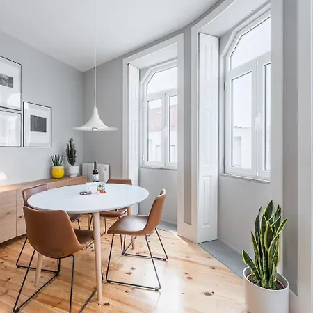 Guestready - Colorful Near Agosto Station 포르투