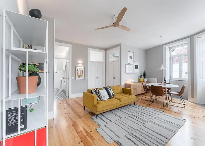 Guestready - Colorful Near Agosto Station * Порту