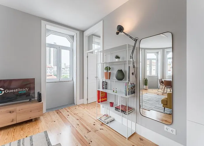 Апартаменты Guestready - Colorful Near Agosto Station *